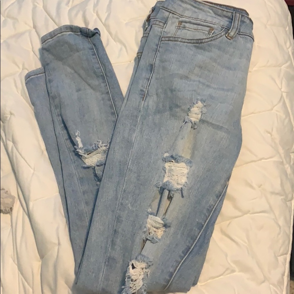 Lightwashed Ripped Skinny Jeans